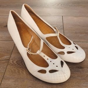 Chie Mihara Ivory Perforated Leather Mary Jane Kitten Heel Size 39